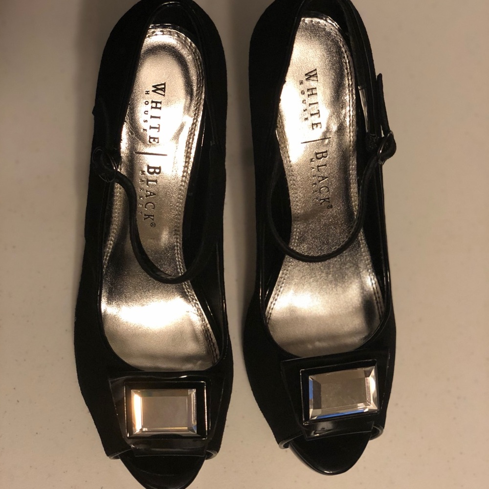 White House Black Market Carmen Pumps 8.5